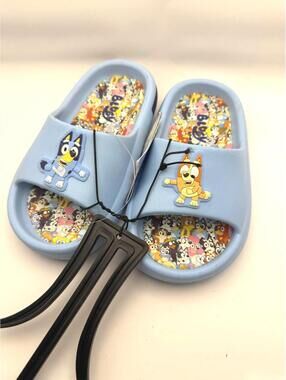 NWT Bluey Kid's 11 Kids Blue Cartoon Character Slippers